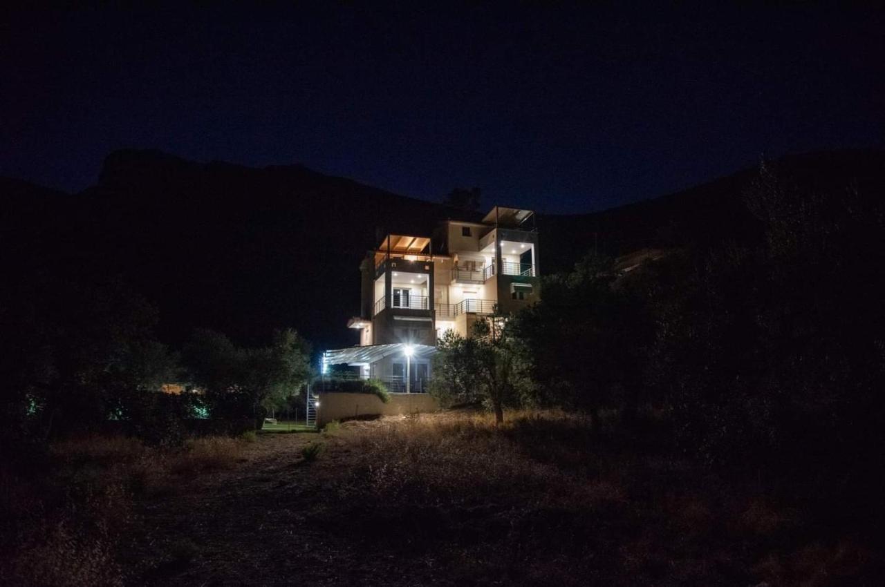 Nikole'S Villas Luxury 180M2 Tirós Eksteriør billede