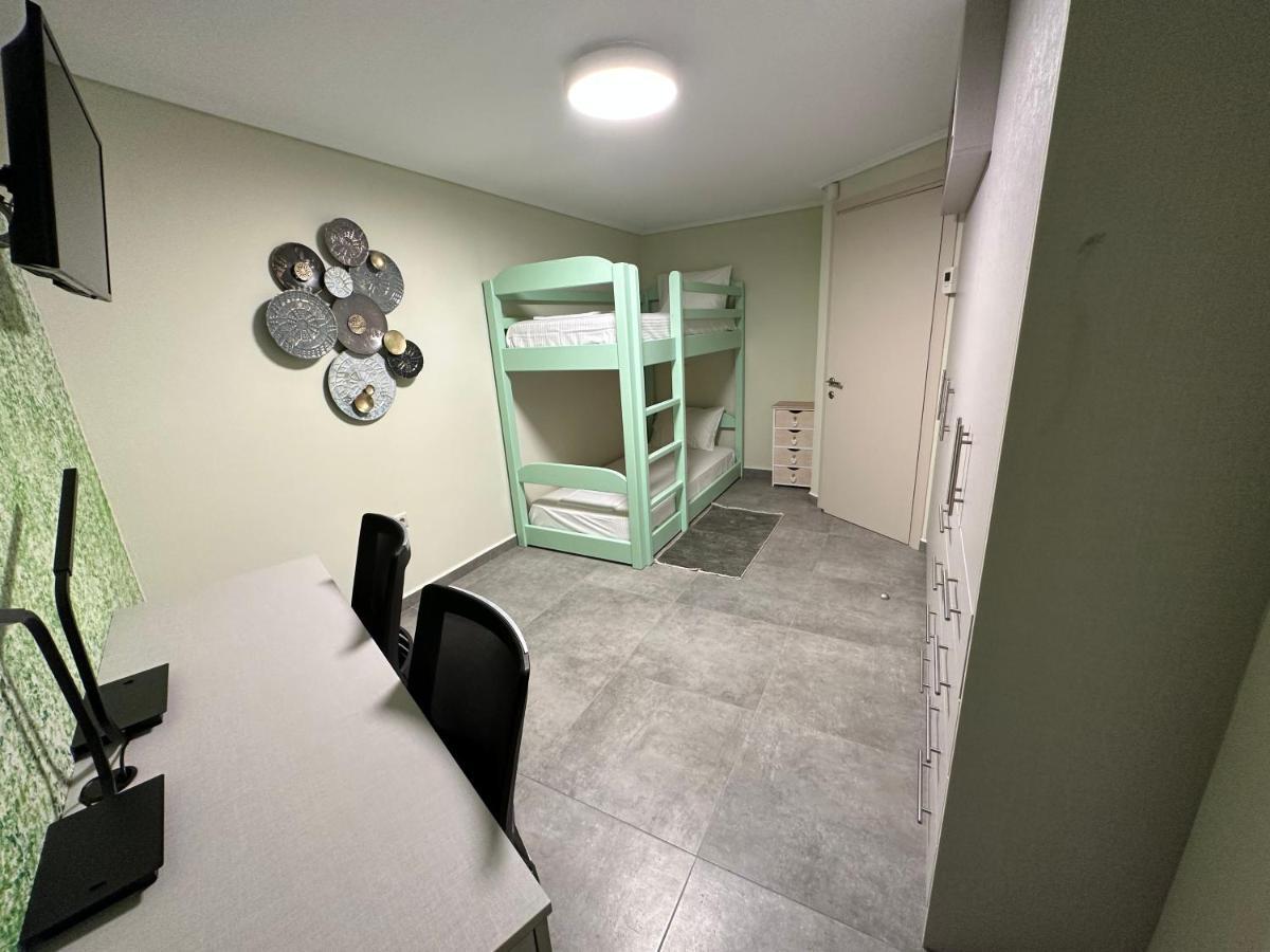 Nikole'S Villas Luxury 180M2 Tirós Eksteriør billede