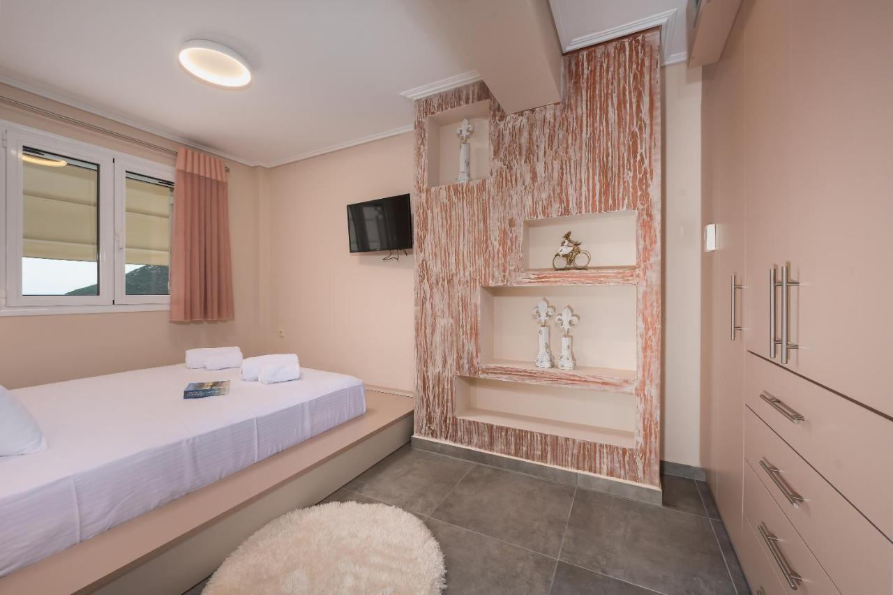 Nikole'S Villas Luxury 180M2 Tirós Eksteriør billede