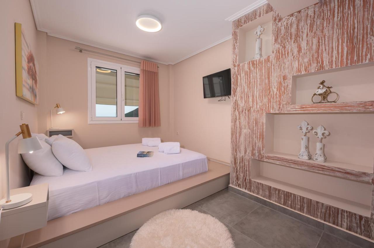 Nikole'S Villas Luxury 180M2 Tirós Eksteriør billede