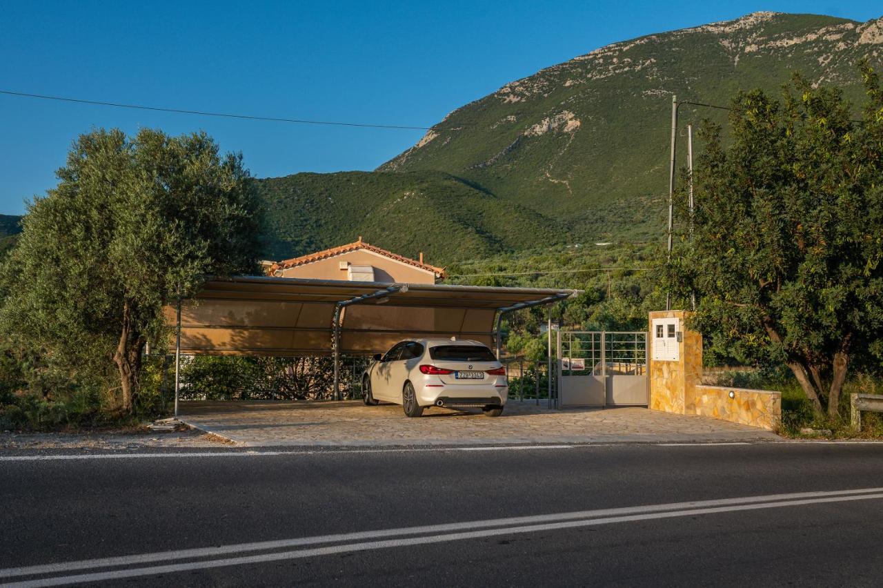 Nikole'S Villas Luxury 180M2 Tirós Eksteriør billede